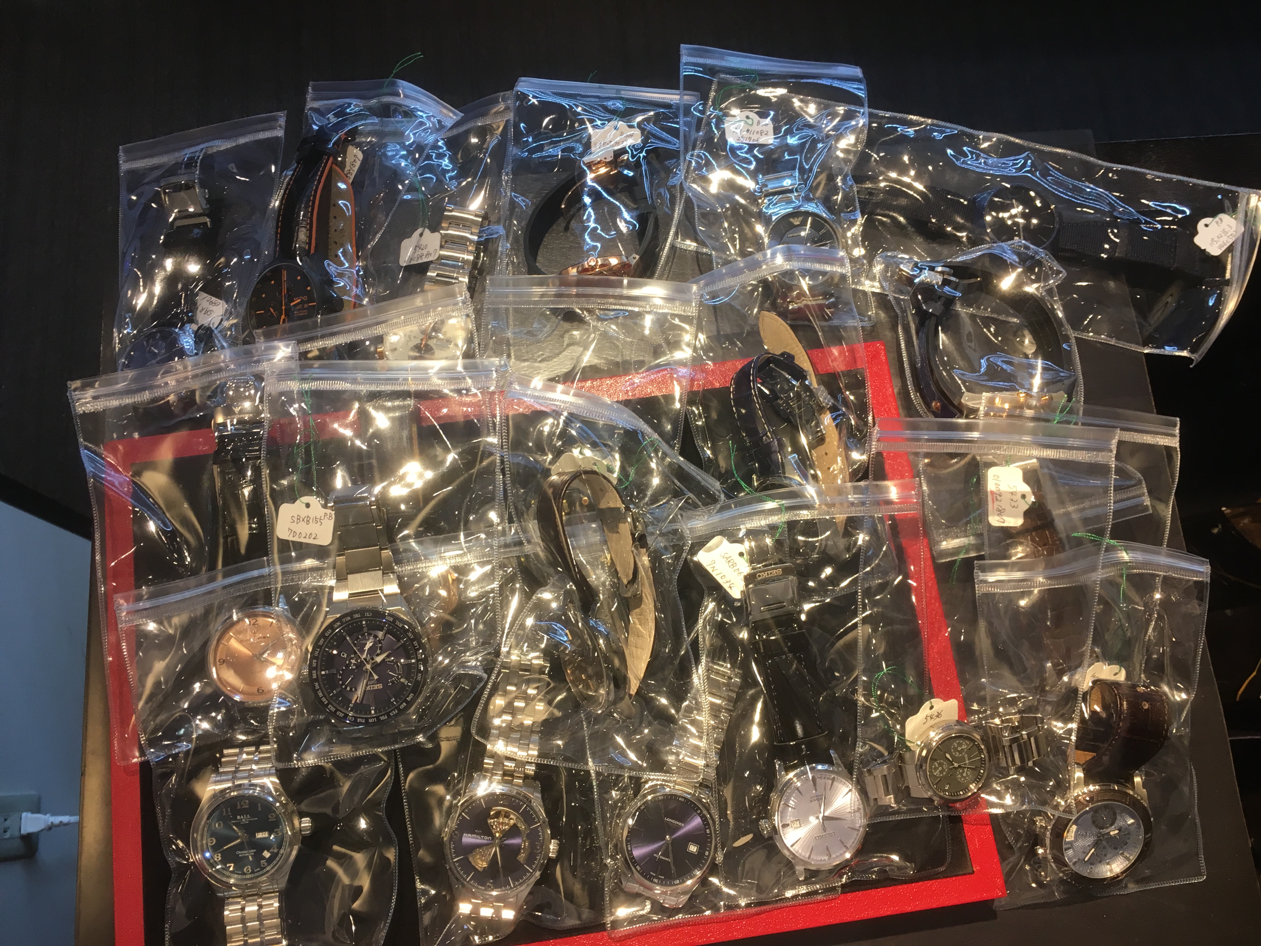 大阪府のお客様より各種ブランド時計　合計20本を買取いたしました